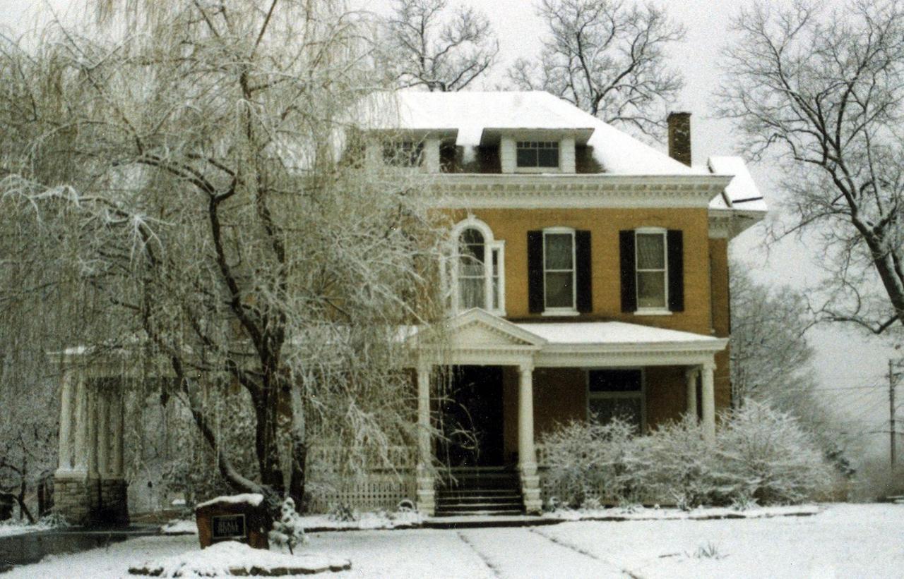 Beall Mansion An Elegant Bed & Breakfast Inn Alton Exterior photo