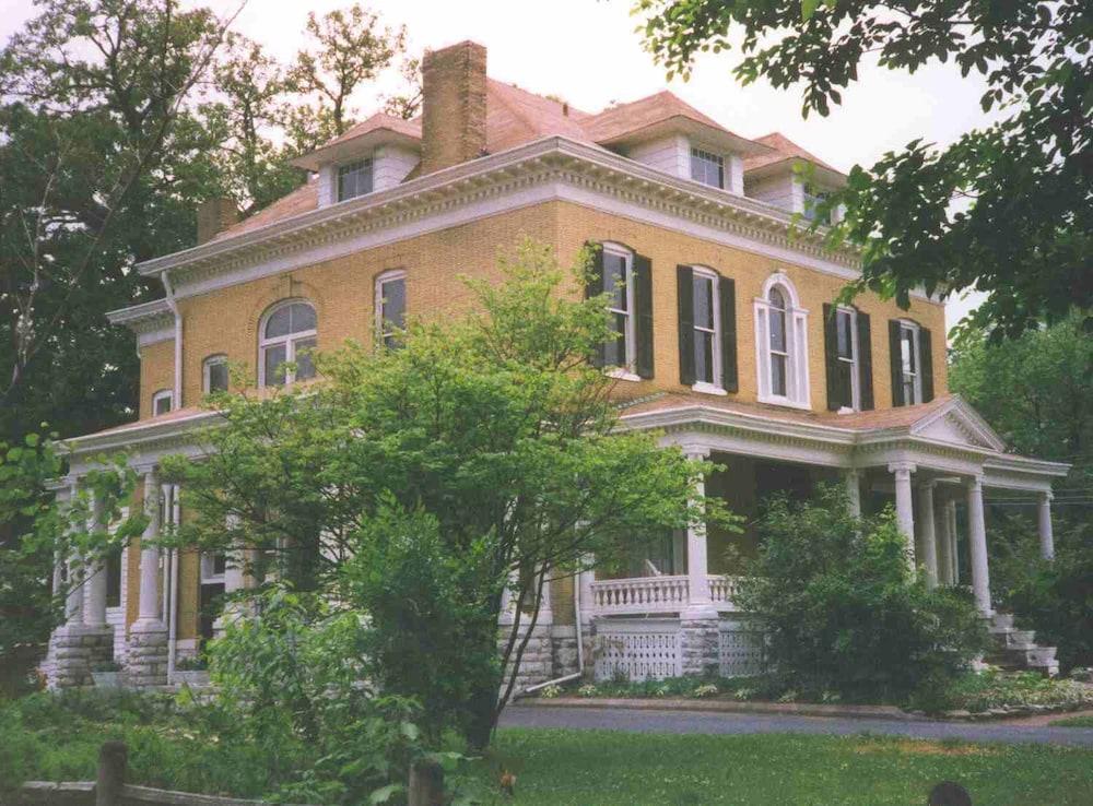 Beall Mansion An Elegant Bed & Breakfast Inn Alton Exterior photo